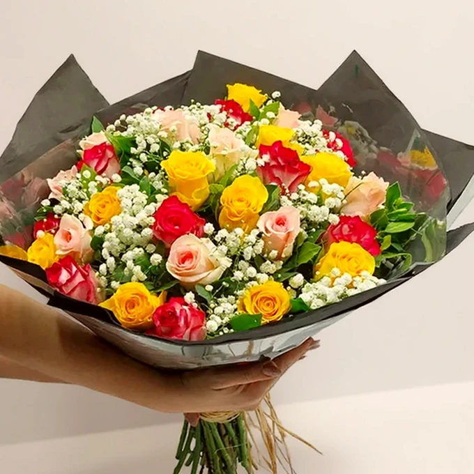 Buquê Real de Rosas Multicoloridas 24 Rosas Colombianas, imagem ilustrativa