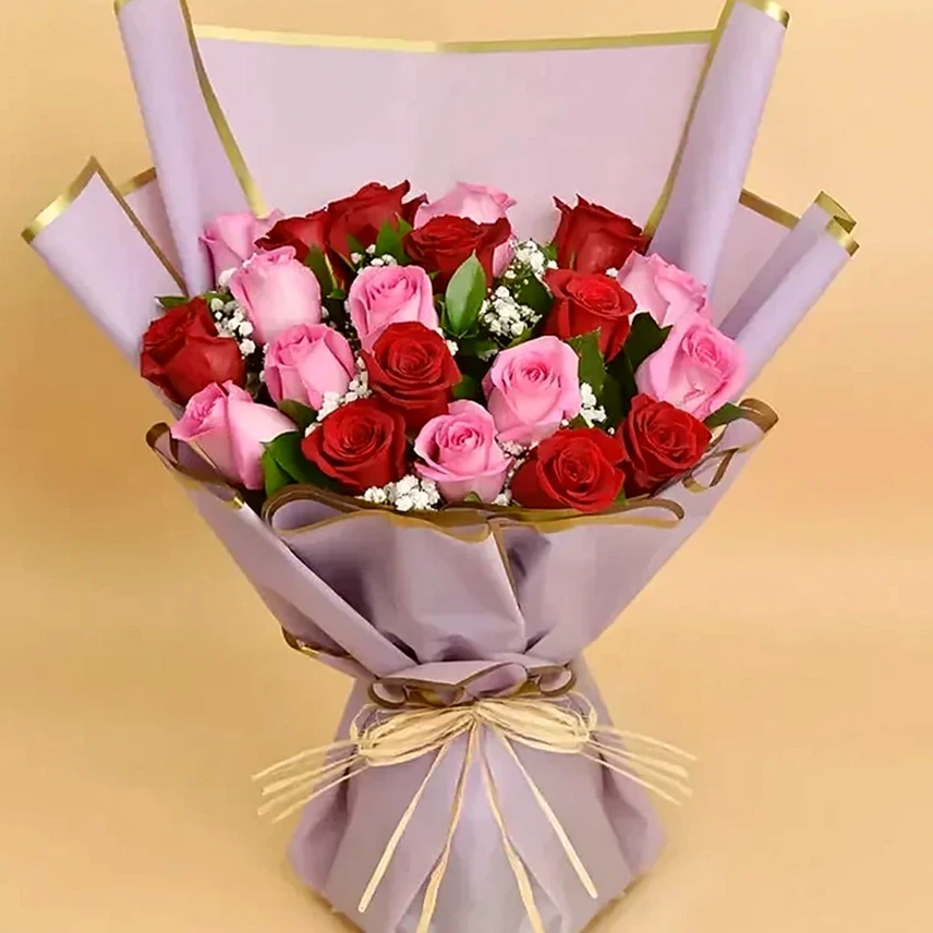 Espírito do Amor e da Romantismo: Buquê de Rosas Vermelhas e Rosas, imagem ilustrativa