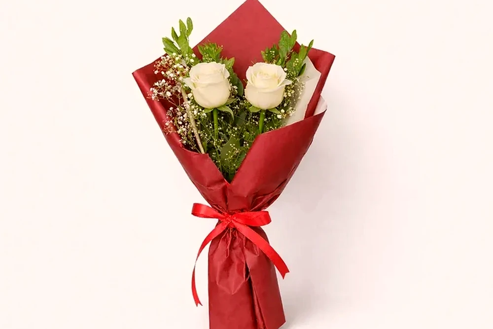 Mini Buquê 2 Rosas Brancas, imagem ilustrativa